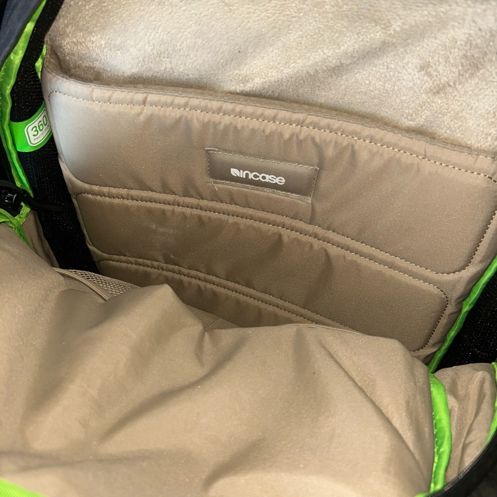 Incase designs backpack - Picture 3 of 4